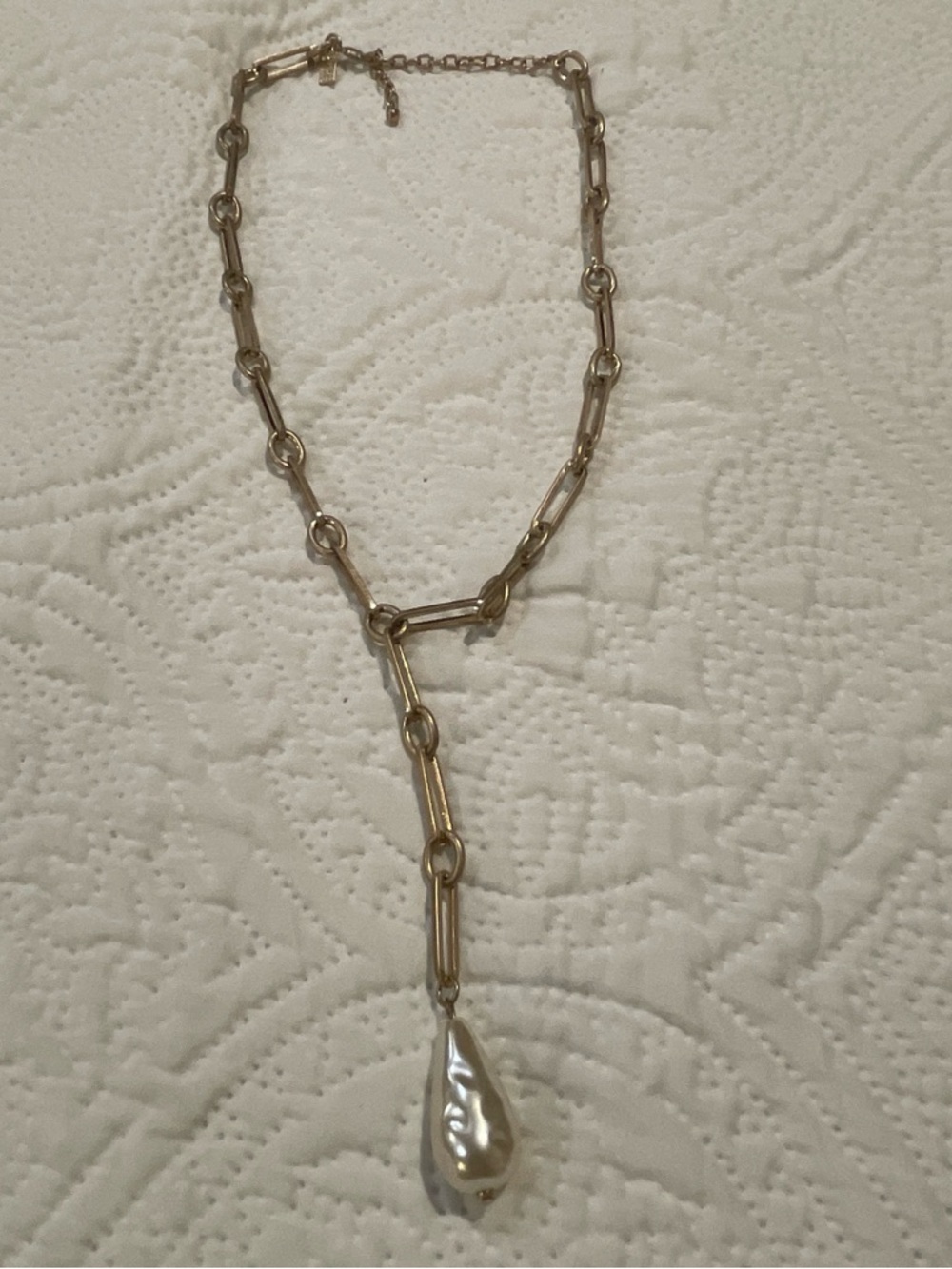 Canvas Gold Link Y-Necklace with Pearl Drop